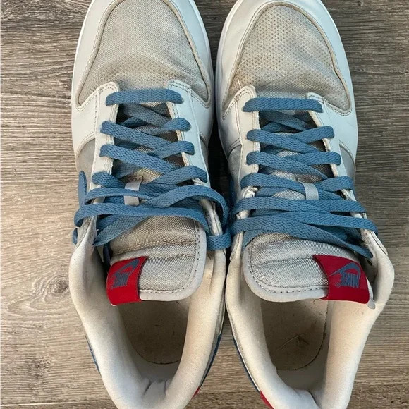 Nike low dunk Sneakers in Gray with Blue and Red Accents like new - Picture 3 of 4